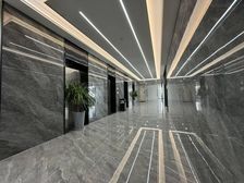 经十路舜泰广场200-500平高楼层精装修家具正对电梯口