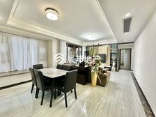 新上!天府一街!横厅精装套四!对中庭位置安静!采光好视野好!