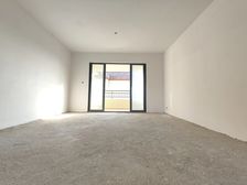 红本在手!高楼层南北通透四房,视野无遮挡。