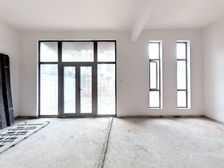 华融琴海湾全新没有住过毛坯,可以自己设计装修,带花园,地下室