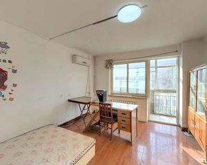 八角南路南北三居 双卧室朝南 带阳台
