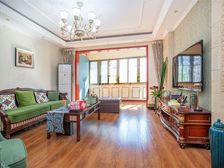 主卧朝南,小区中心位置,小区景观位置,厨卫朝北