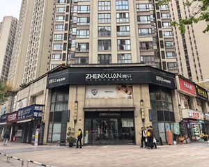 十字路口大转角(理发店)年租20万,周边常住十万人,买一得二