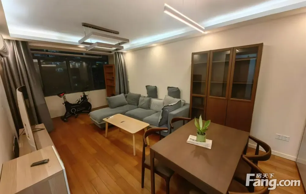 嘉善路地铁站，电梯一房两厅，近日月光，中山医院可短租