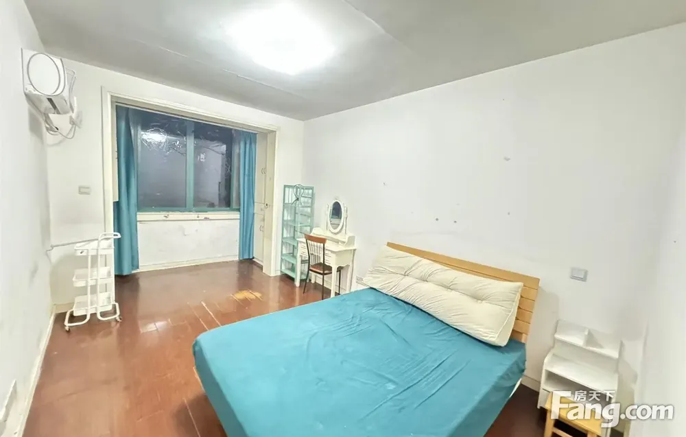 东安路朝南整租一室。带外阳台，近复旦大学，肇嘉浜路地铁站。