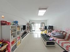 南北通透大三房 中间楼层 房东诚心出售 看房方便 全天太阳