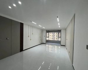 大社区!橄榄绿洲和雅 精装 好楼层 三居两卫 有证可贷款