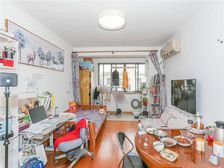 房东自住,室内空间大,配套齐全,南北通透,满五税少,全明户型