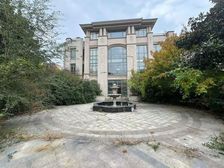 崂山临街大独栋,独栋楼1635平,花园700平,框架结构