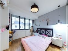 业主出国诚意出售!南北通全明两一厅,曹② 来电看房