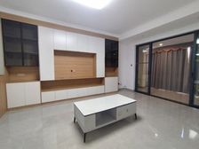 三房价格入住四房,毛坯价急售!南北通户型南向客厅,送精装修。