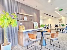 品质超甲!三街地标建筑 电梯口户型方正 精致5隔间16工位!