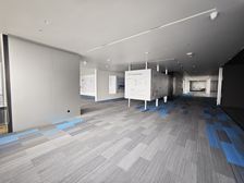 国锐新装修 1000平 高层三面采光 交通便利