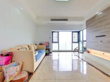 自由水岸 四房精装修 高楼层 不靠马路 装修保养不错