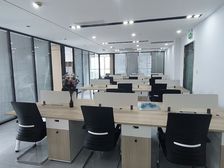 高层双面采光 绿地之窗400平实拍 诚心出租 家具全带