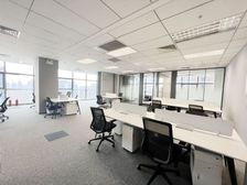 物业直租、美女招商带您看房,大族广场120平起租,可定制装修