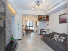 2015年后的次新小区,位置安静采光充足满五年,业主急售可谈