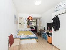 德胜门人定湖西里2室1厅,靠公园。