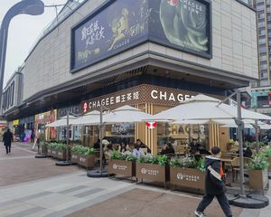 低价急售(霸王茶姬)年租25万,15米转角广告面,外摆70平
