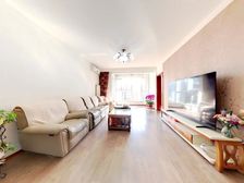 44中神兴双校区小三室户型 布局比较紧凑 全天采光 业主