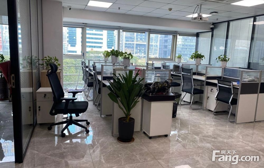 车公庙地铁口金润大厦235平精装带家私租90元