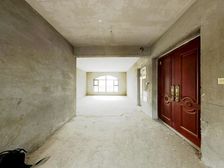 顶楼跃层,一共四层,天山九峰塔尖