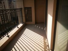 天铂128平毛坯四房两卫全天采光