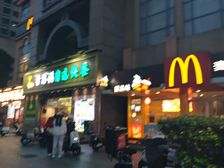 罗湖口岸800米,掘金国有银行黄金铺,租10万,卖2000万