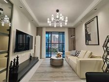 卓越东部蔚蓝海岸大3居有车位落地窗送地下室经典户型