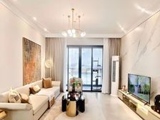 笋盘 业主生意失败 全新从未入住 价格还能在谈 附送车位