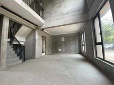 中骏雍景湾(东区) 4室2厅4卫 毛坯 750万元