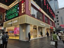 地铁口转角铺 品牌商家 年租金26万 12米大开间 包税急卖