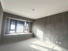 珑湾花苑二期 3室2厅2卫 精装修 128万元