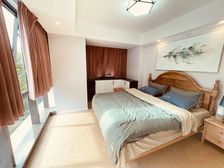 精装修(可拎包入住)南北两房(降价25万)小区中心位置