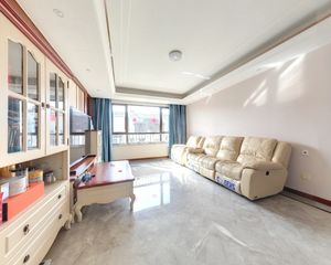 大学城板块 6层洋房 此房电梯入户 豪妆四居室 VR实景拍摄