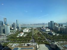 南昌地标700配租40包物业 独霸电梯口 高层江景 随时看房