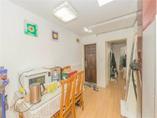 近地铁,近大卖场,南北2房,满五年,房东诚心出售,看房方便