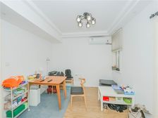 交通便捷 商业配套齐全 临地铁 中楼层采光充足 商品住宅