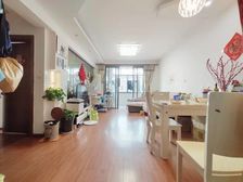 业主诚售,板式两房带装修,满五,采光佳,送固定车位,交通便捷