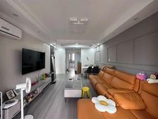 精装修全送 中间楼层南北通透视野好,出门就是医院和菜场