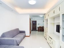 地铁沿线,满五年,户型方正,小区中间位置