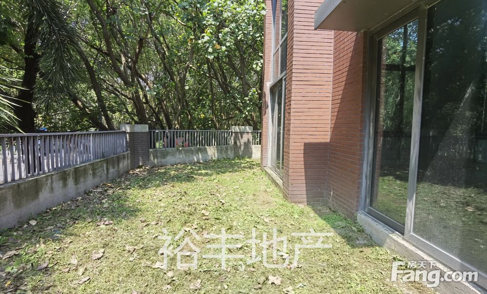 单边位大花园依云水岸4期别墅 送2个车位 近地铁近公园随时看,佛山