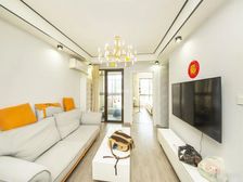 单价低的小两房房东诚心卖!采光电梯一房,次新小区车位充足!