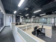 地铁口1550平带装修带露台带阁楼 花园平层 落地幕墙采光好