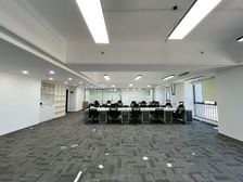 整层办公环境 楼下万博地铁口 628方6隔间 可定制装修