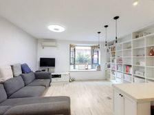 店长力推,单价7万,送固定车位,近大木桥路地铁站,出国J售