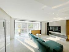 四房,婚房二次新装修,小区中间位置,全天采光 全屋地暖