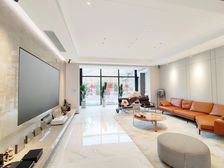 新出,现代式装修,游泳池,大院子,大露台,拎包住。