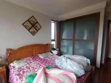 品牌小区万科大三房 婚房自主装修 中间楼层 户型好 看房方便