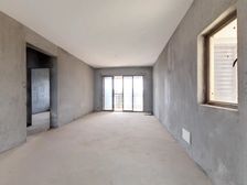 地铁口 毛坯大三房 诚心出售 户型好 楼层好